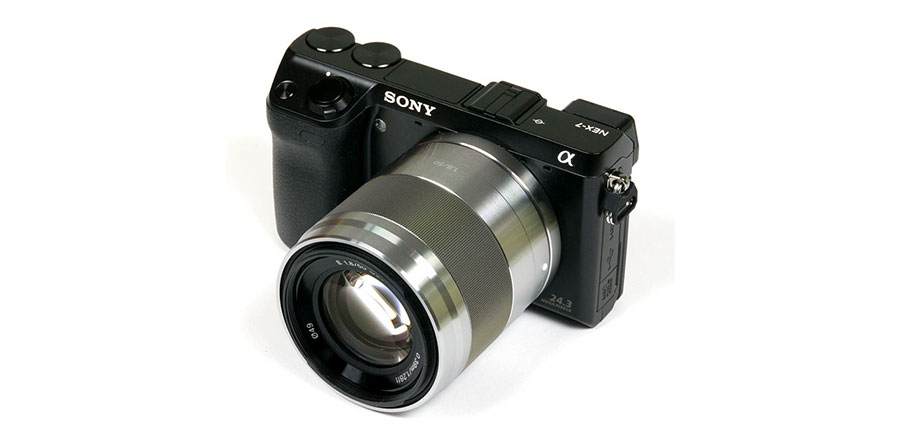Sony E 50mm f/1.8 OSS Lensa