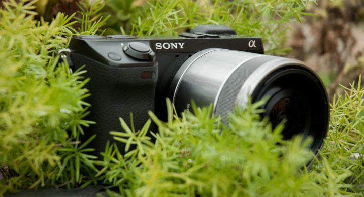 Sony 30mm f/3.5 Macro Lensa
